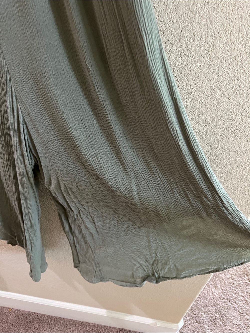 Elan Flowy Gauzy Sage Green Romper Size Large - Picture 2 of 7